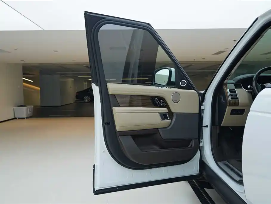 Land Rover Range Rover 2020 — фото 17