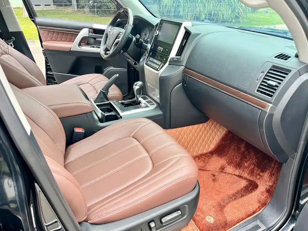 Toyota Land Cruiser 2019 — фото 12