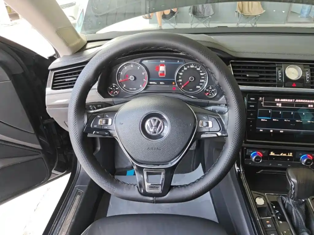 Volkswagen Phideon 2018 — фото 11