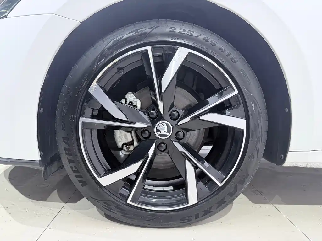 Skoda Octavia 2022 — фото 19
