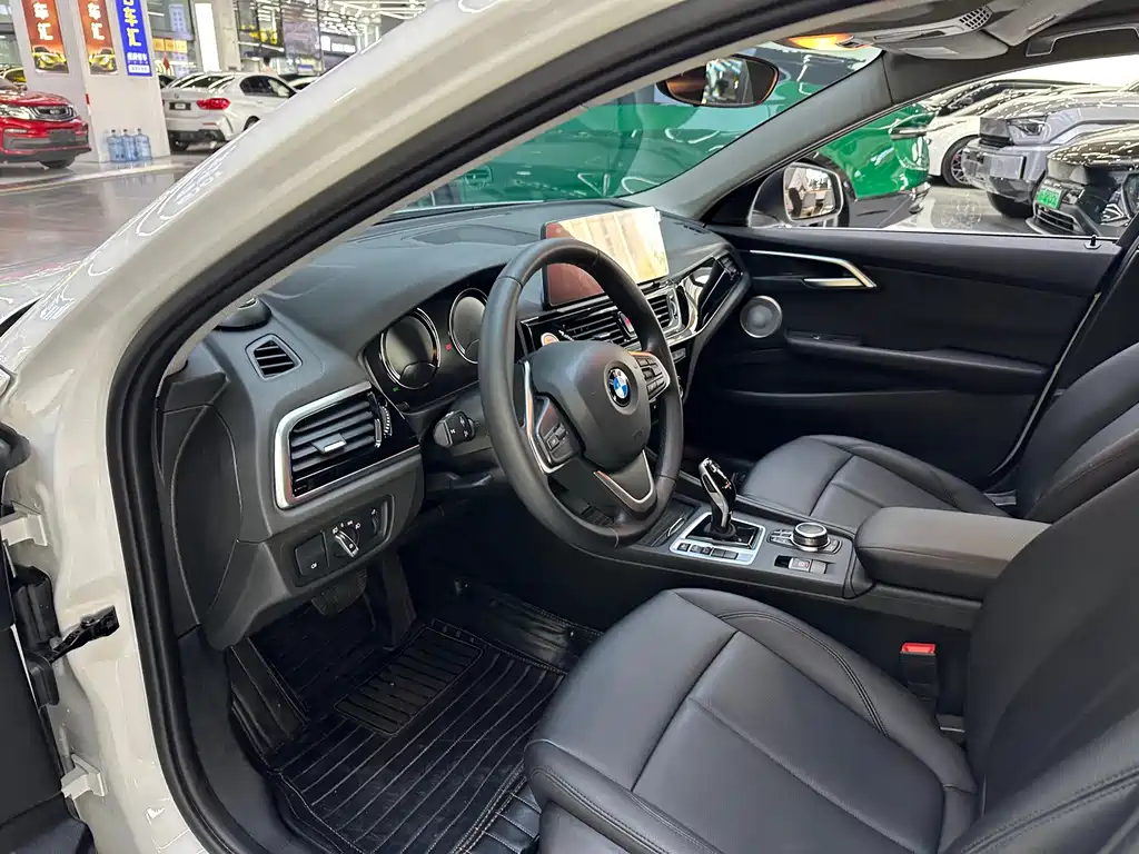 BMW 1 Series 2021