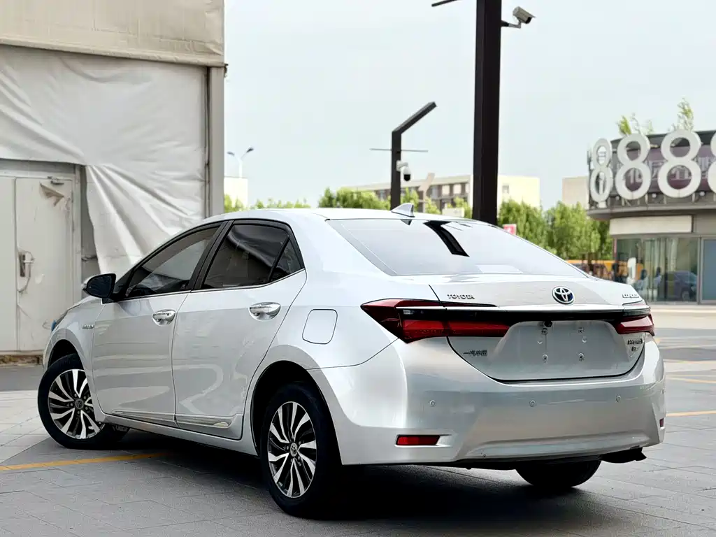 Toyota Corolla 2016 — фото 3