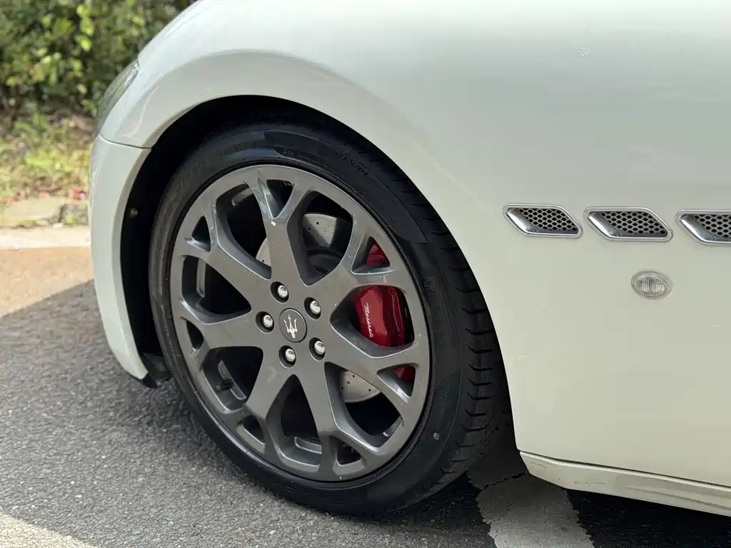 Maserati GranTurismo 2014 — фото 7