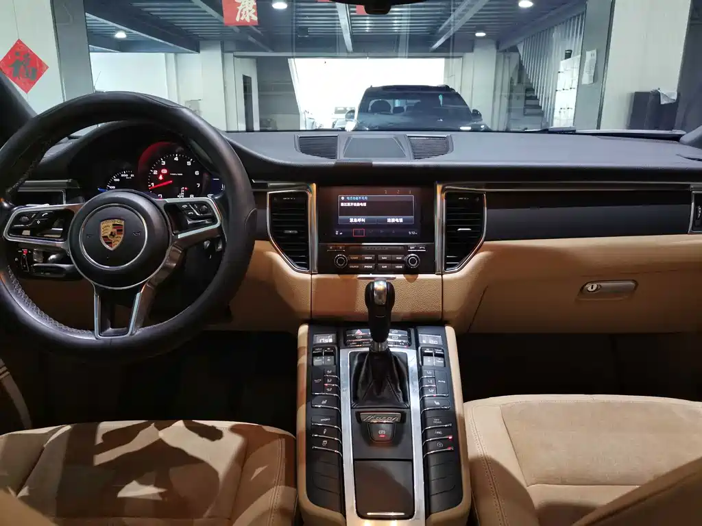 Porsche Macan 2016 — фото 14