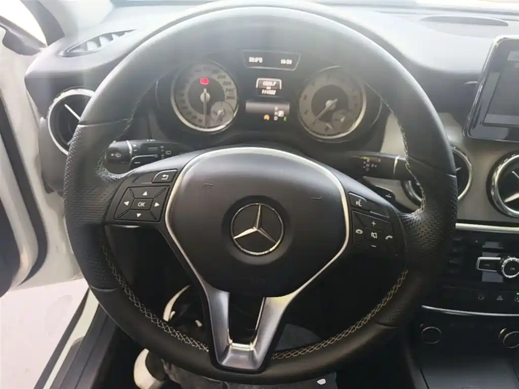 Mercedes-Benz GLA 2015 — фото 11