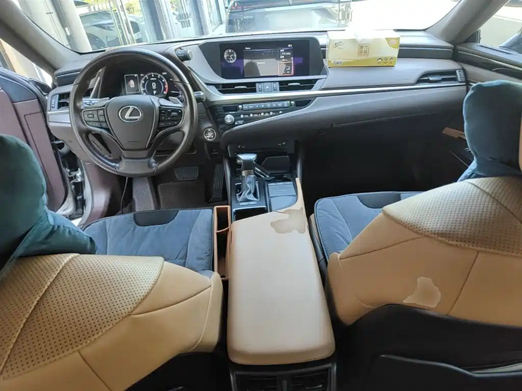 Lexus ES 2020 — фото 10