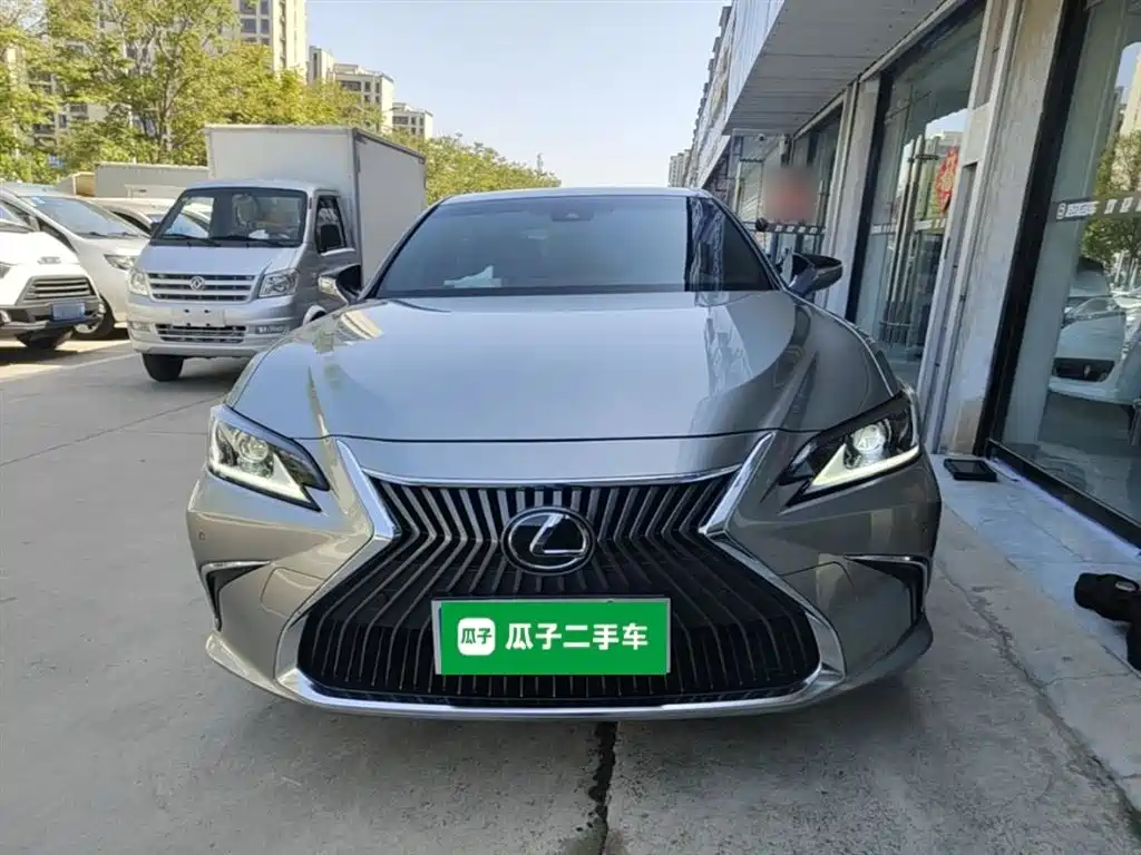 Lexus ES 2020 — фото 3