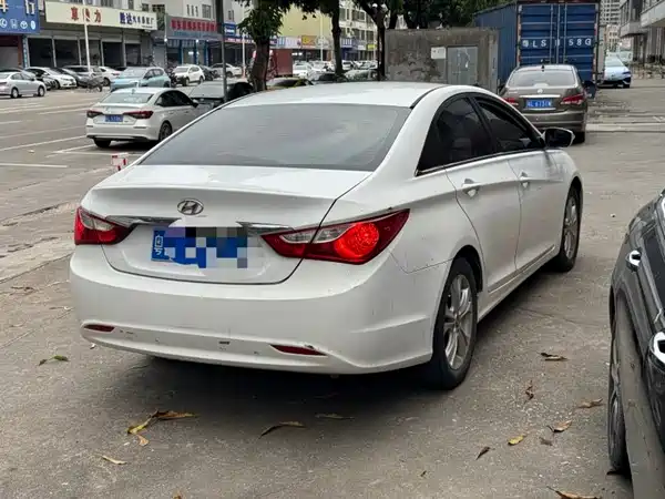 Hyundai Sonata 2011