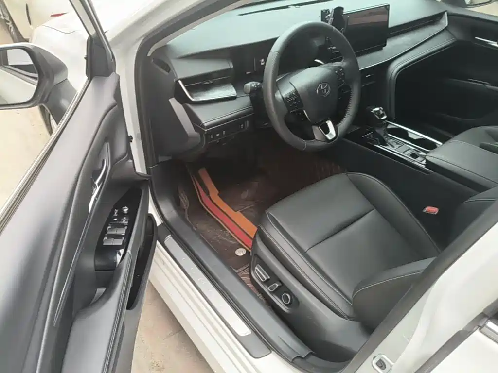 Toyota Camry 2024 — фото 16
