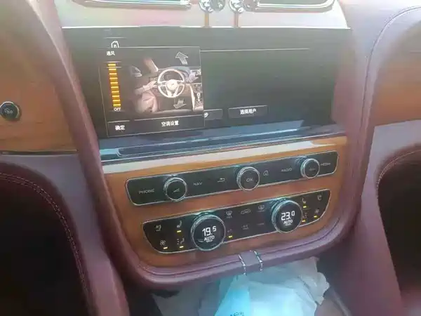 Bentley Bentayga Plug-In Hybrid 2022