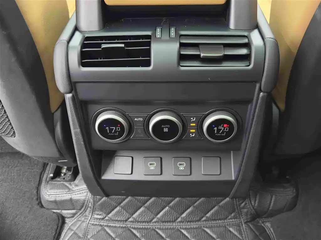 Land Rover Defender 2024 — фото 11