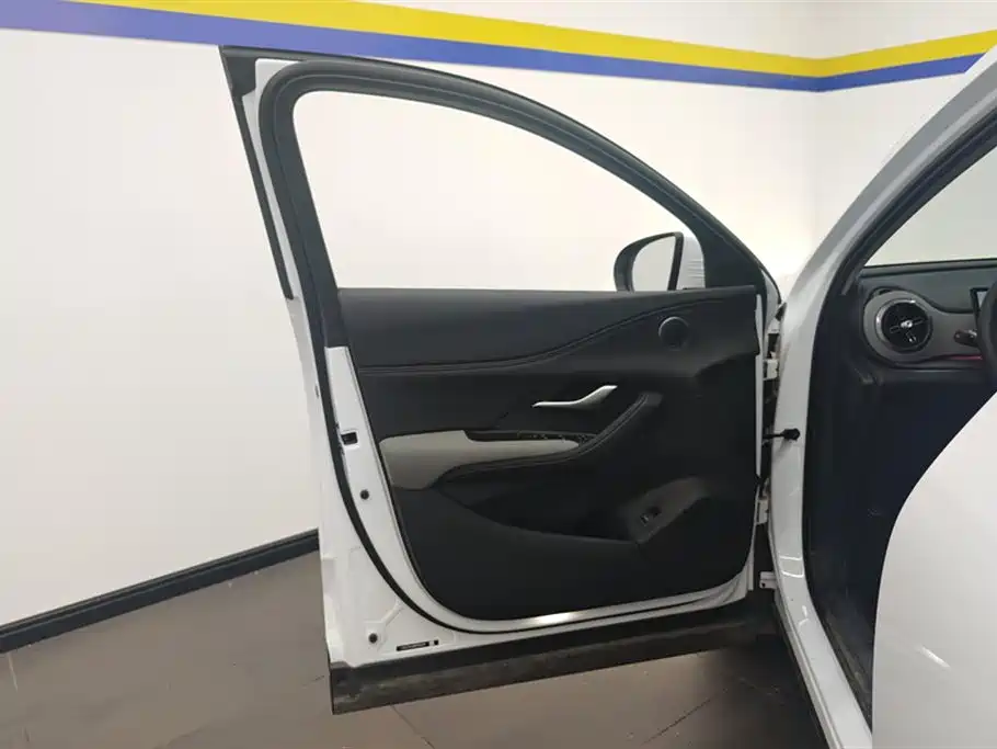 BYD Seal 05 DM-i 2025 — фото 7