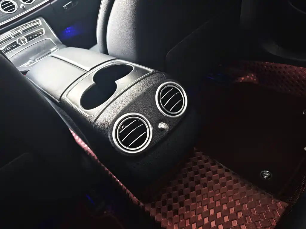 Mercedes-Benz E-Class 2020 — фото 19