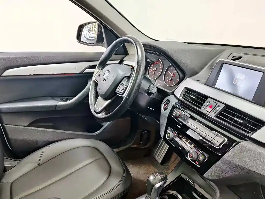 BMW X1 2017 — фото 11