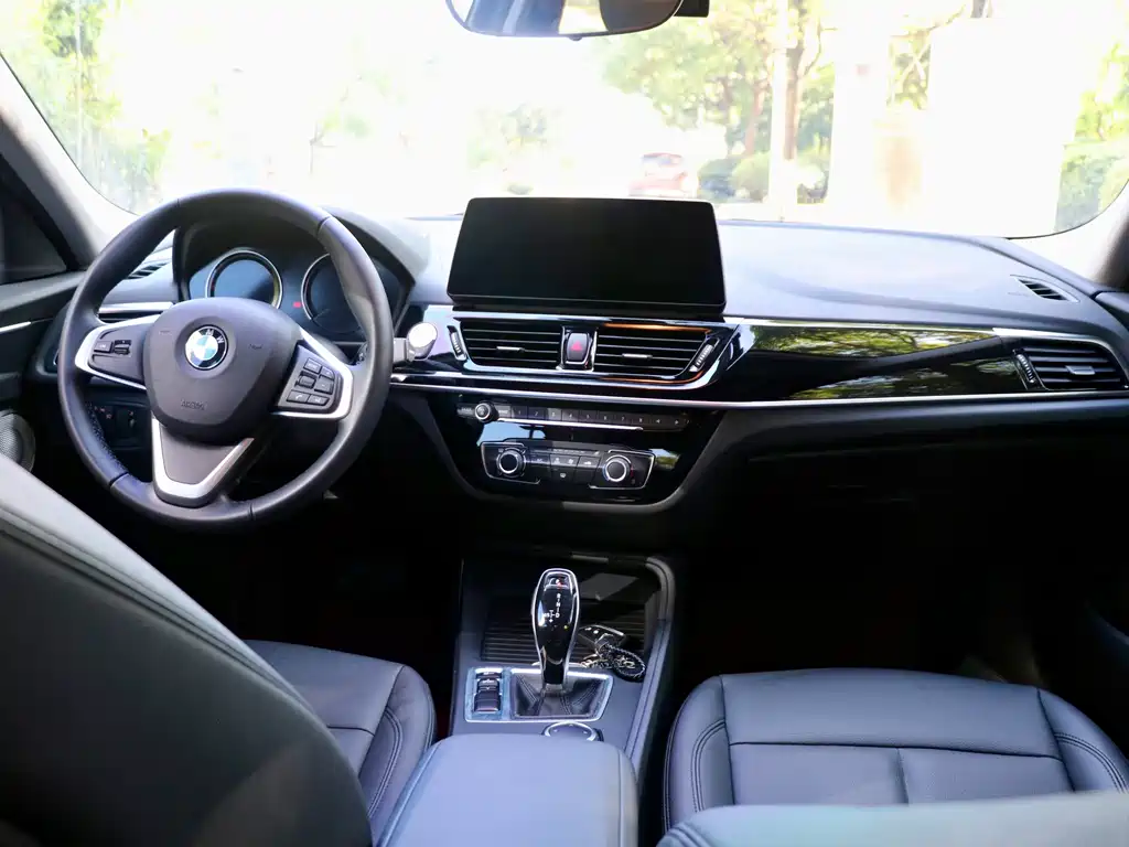 BMW 1 Series 2022 — фото 10