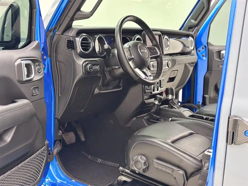 Jeep Wrangler 2023 — фото 15