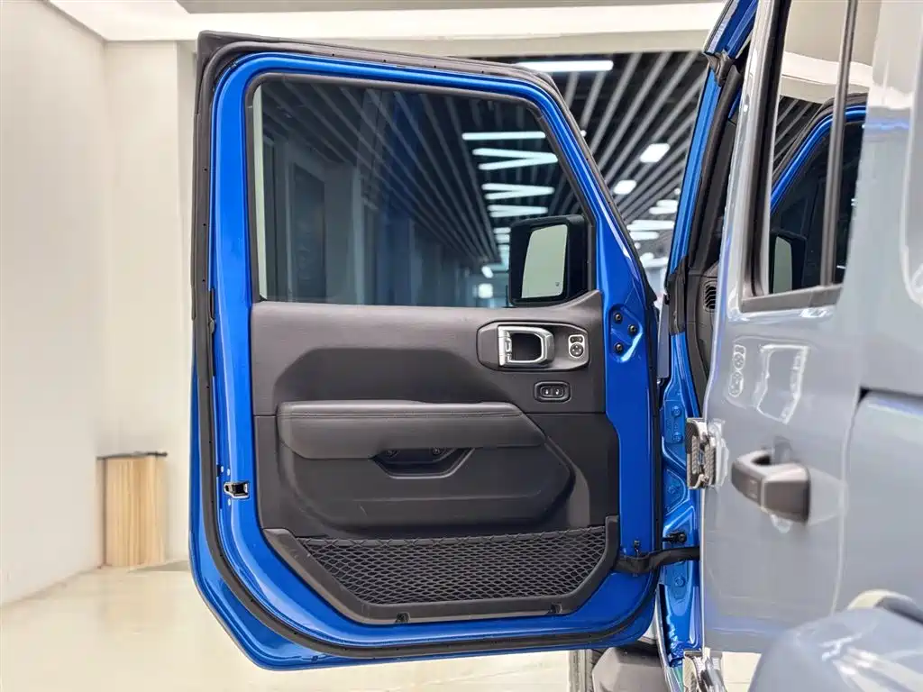 Jeep Wrangler 2023 — фото 16