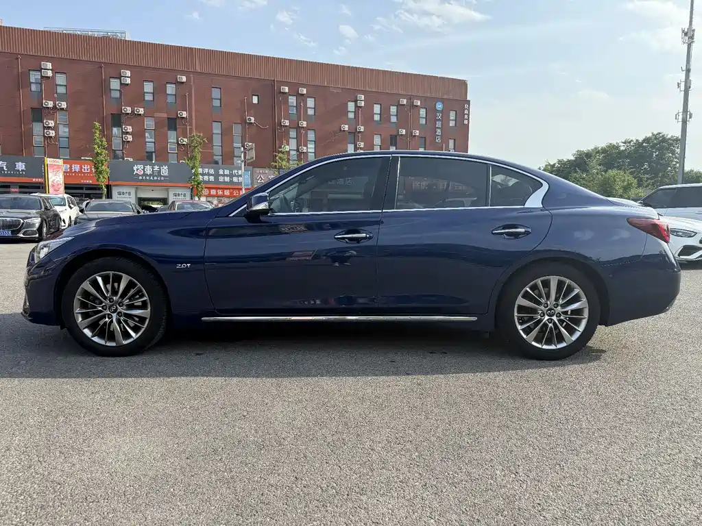 Infiniti Q50L 2018 — фото 12