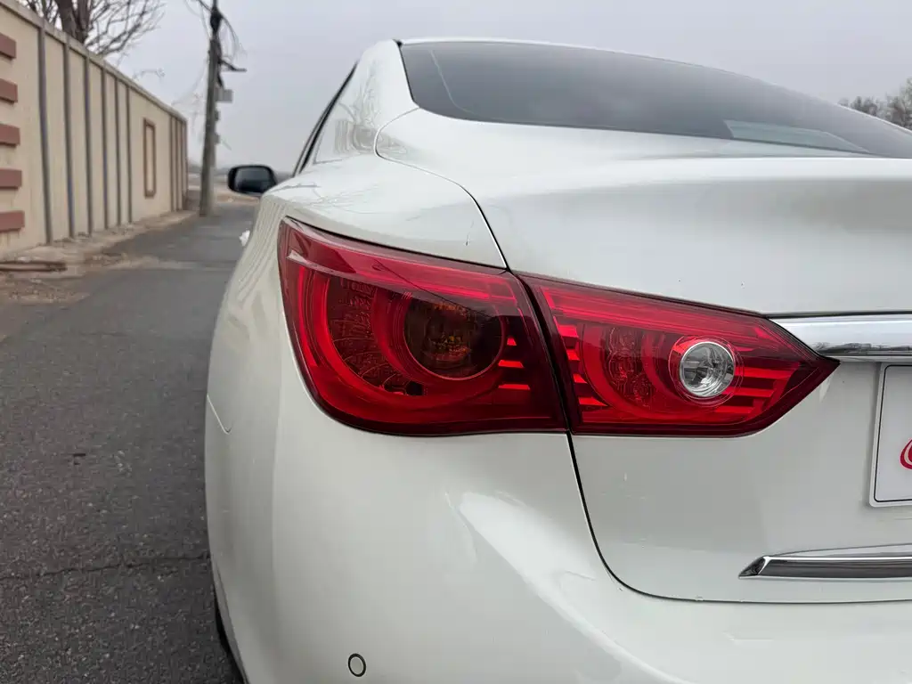 Infiniti Q50L 2015 — фото 26
