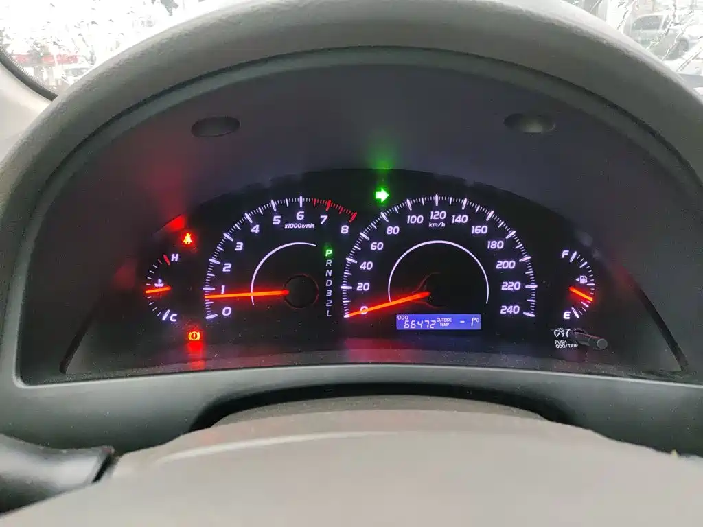 Toyota Camry 2015 — фото 8