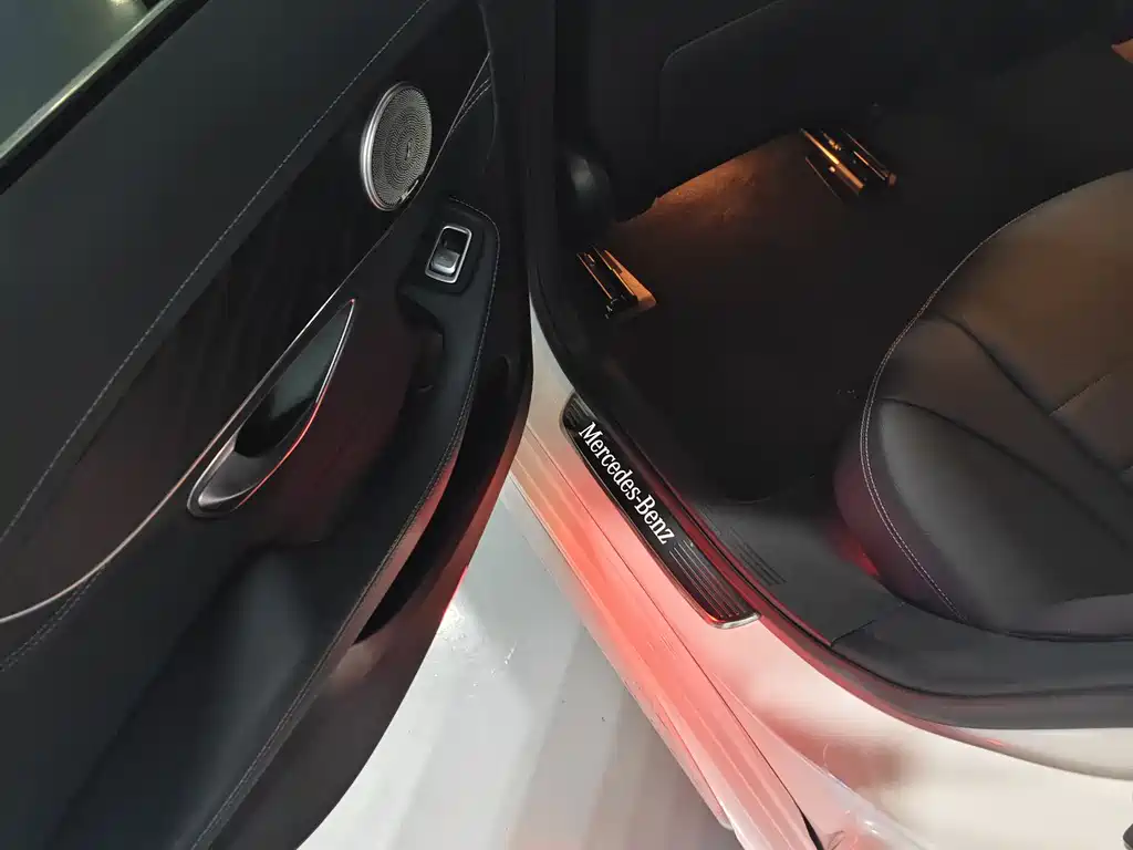 Mercedes-Benz C-Class 2018 — фото 9