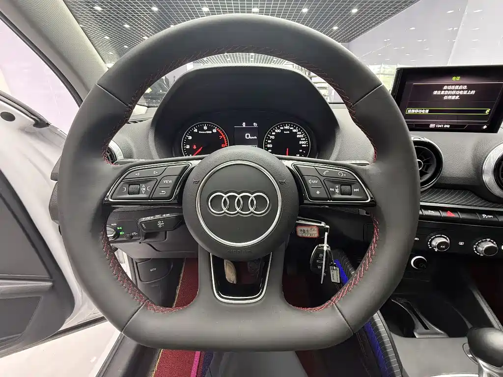 Audi Q2L 2023 — фото 12