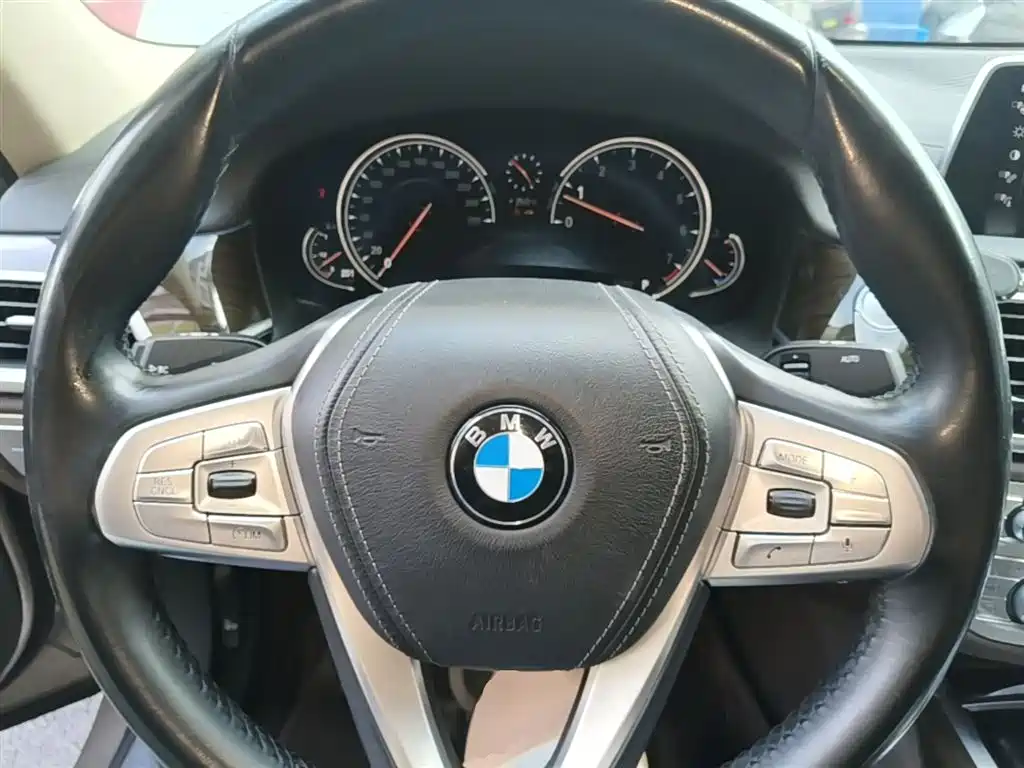 BMW 7 Series 2018 — фото 11