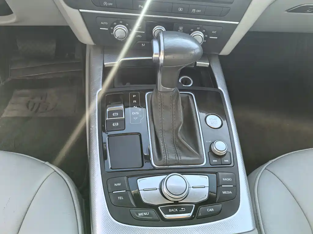 Audi A6L 2015 — фото 14
