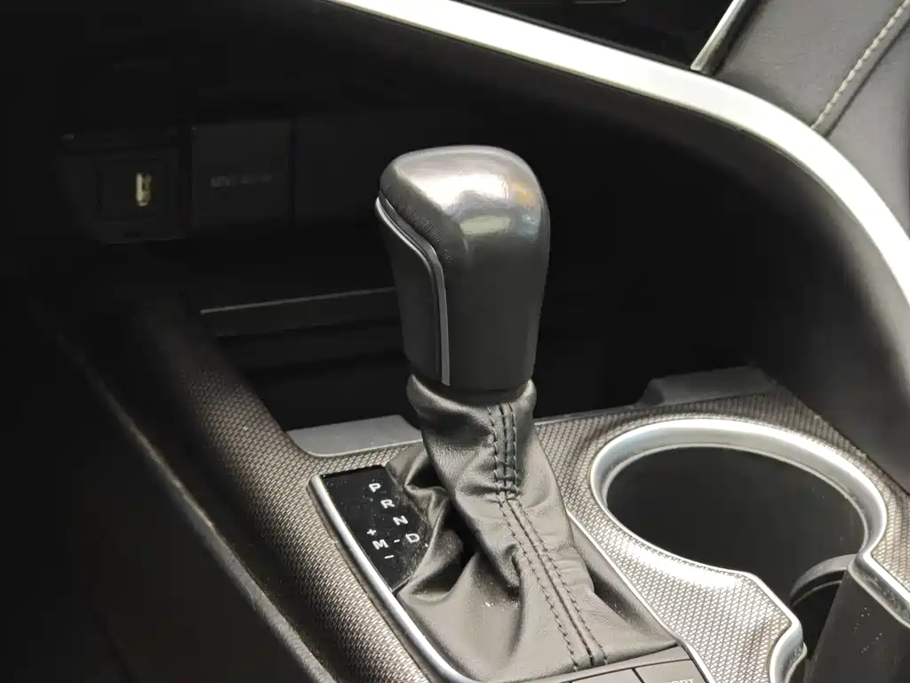 Toyota Camry 2022 — фото 17