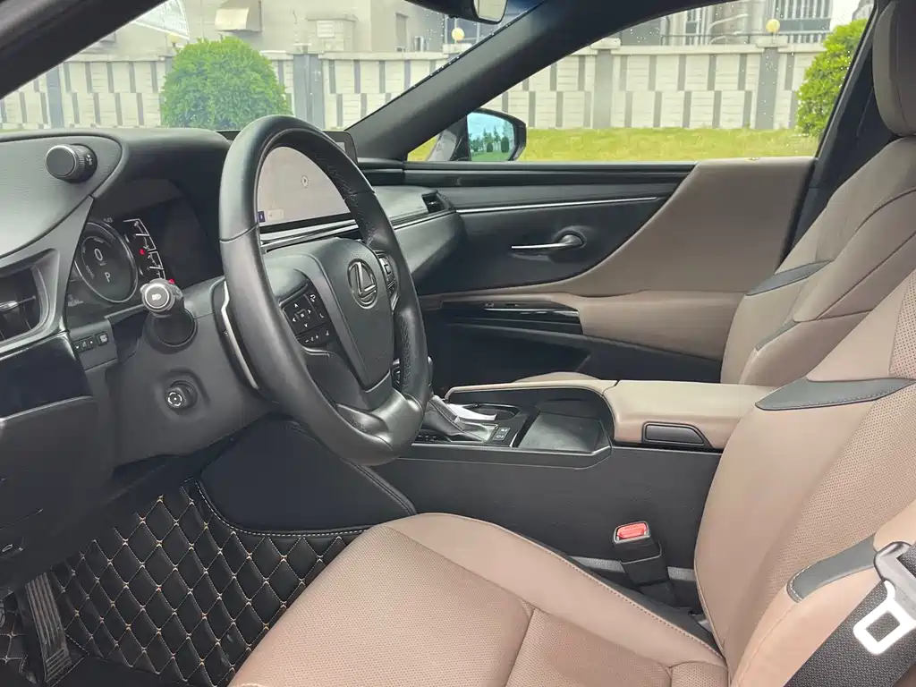 Lexus ES 2023