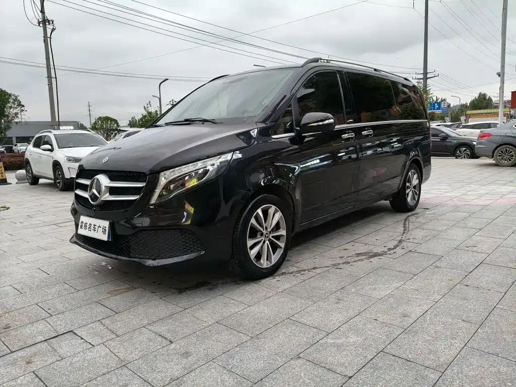Mercedes-Benz V-Class 2022 — фото 1