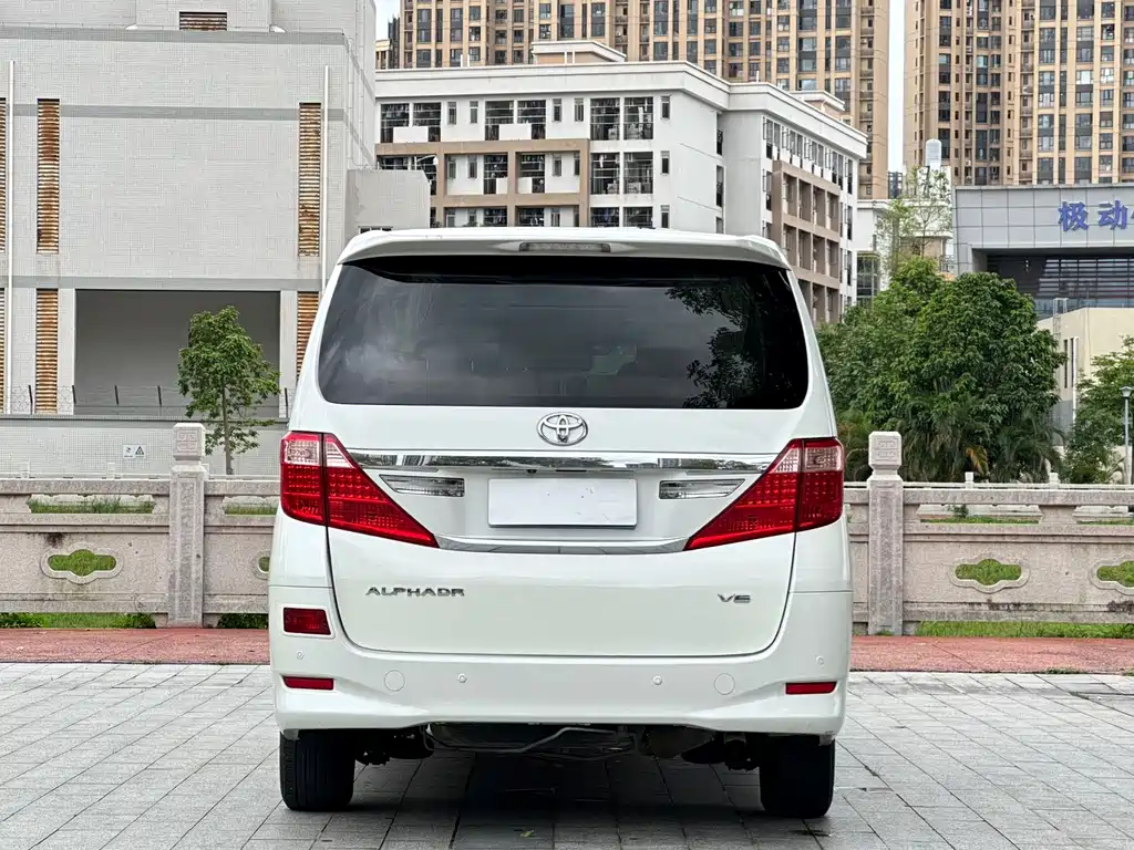Toyota Alphard 2014 — фото 7