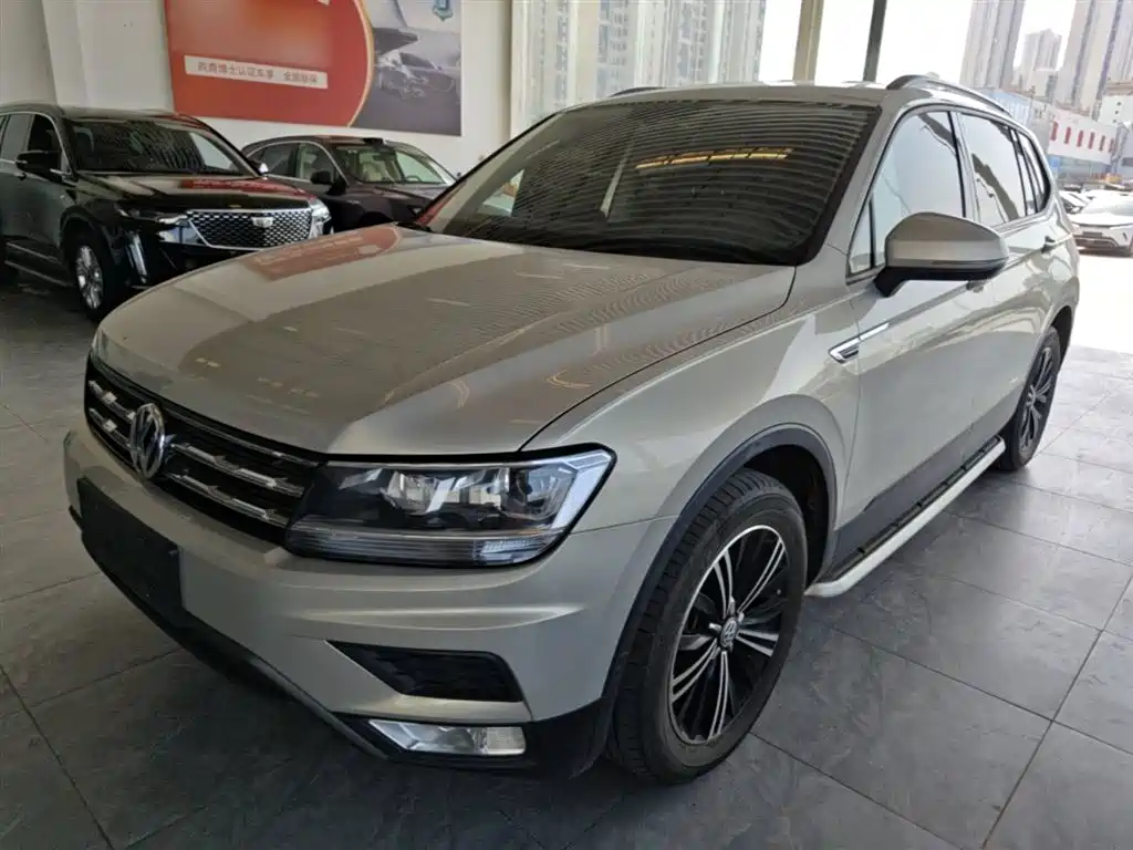 Volkswagen Tiguan L 2019 — фото 1