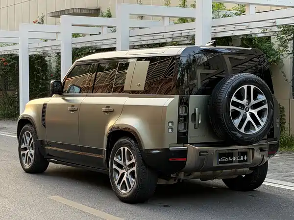 Land Rover Defender 2021