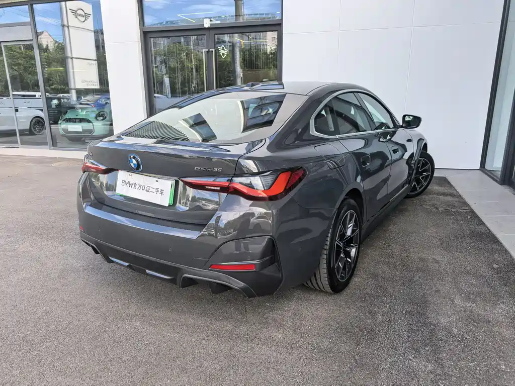 BMW i4 2025 — фото 13