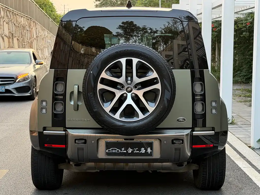 Land Rover Defender 2021 — фото 10