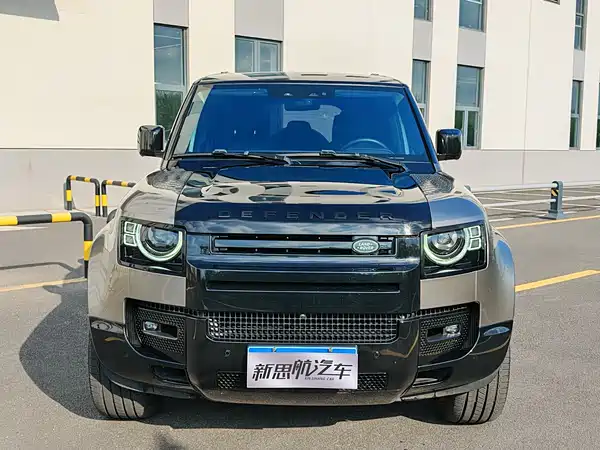 Land Rover Defender 2024