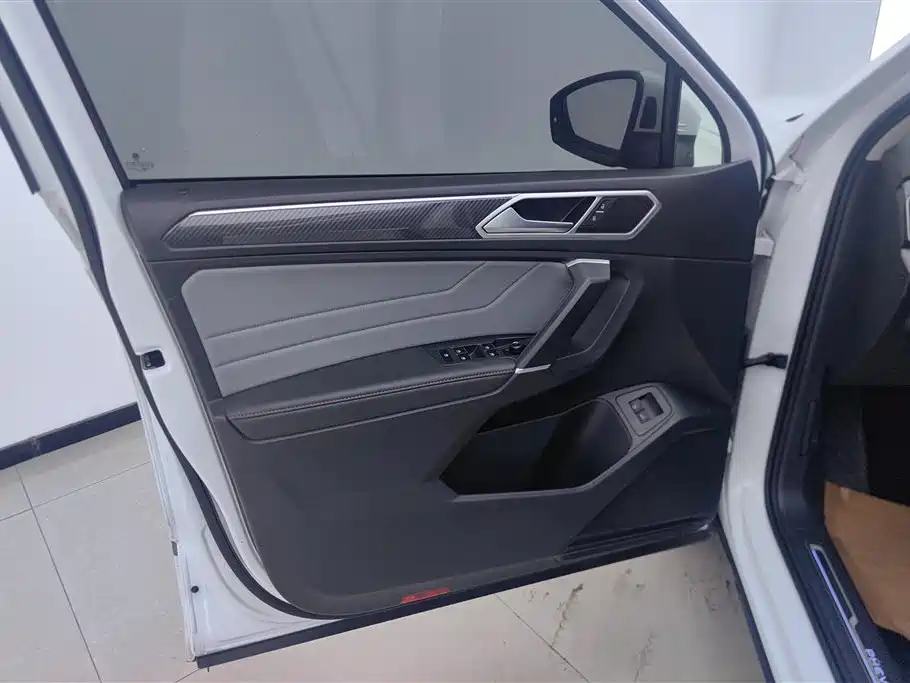 Volkswagen Tiguan L PHEV 2024 — фото 7
