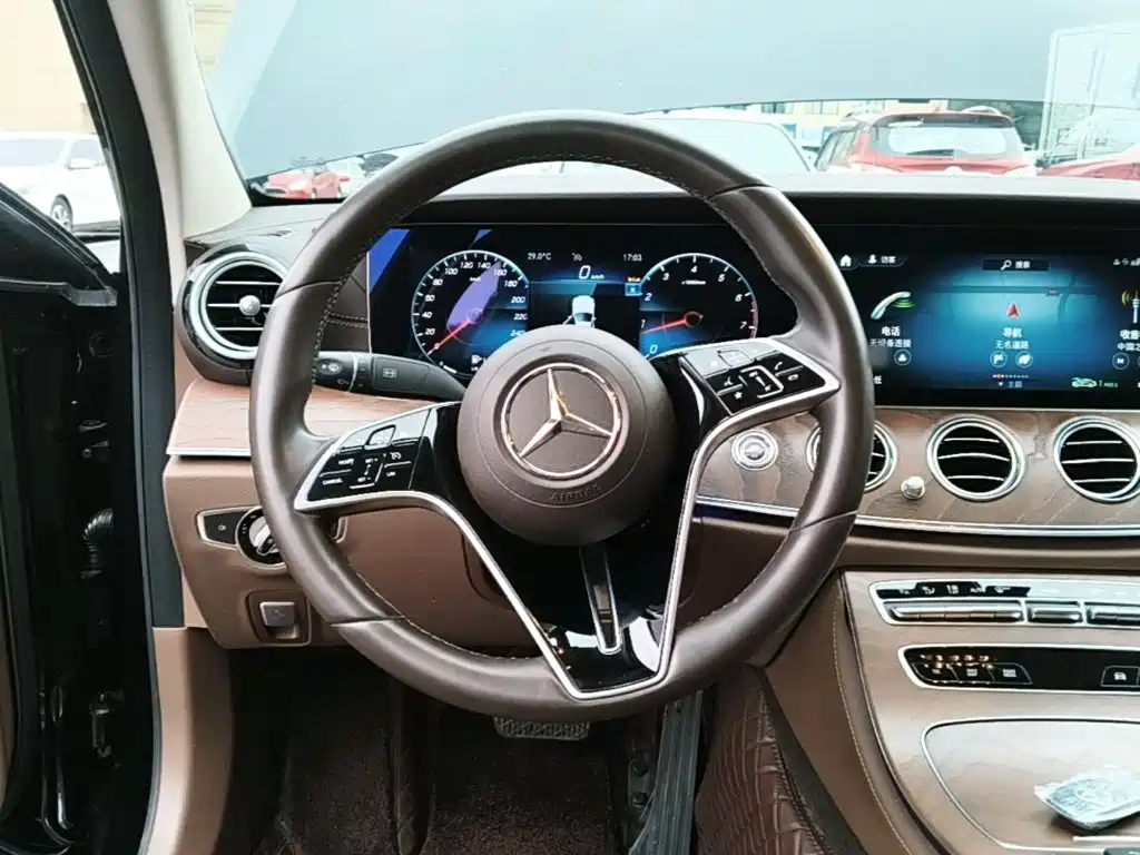 Mercedes-Benz E-Class 2023 — фото 11