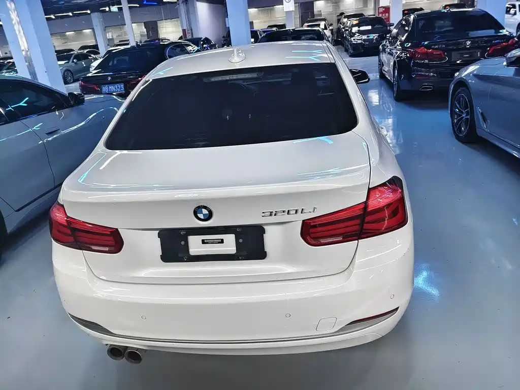 BMW 3 Series 2018 — фото 15
