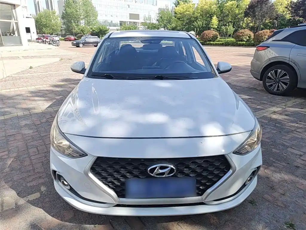 Hyundai Elantra 2018 — фото 3