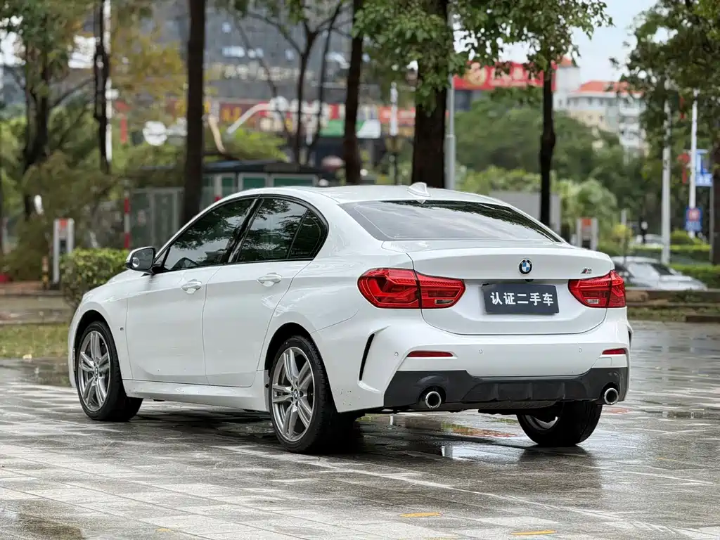 BMW 1 Series 2019 — фото 19