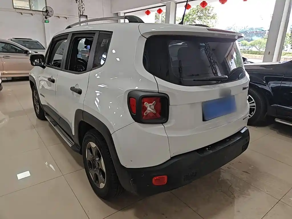 Jeep Renegade 2016 — фото 5