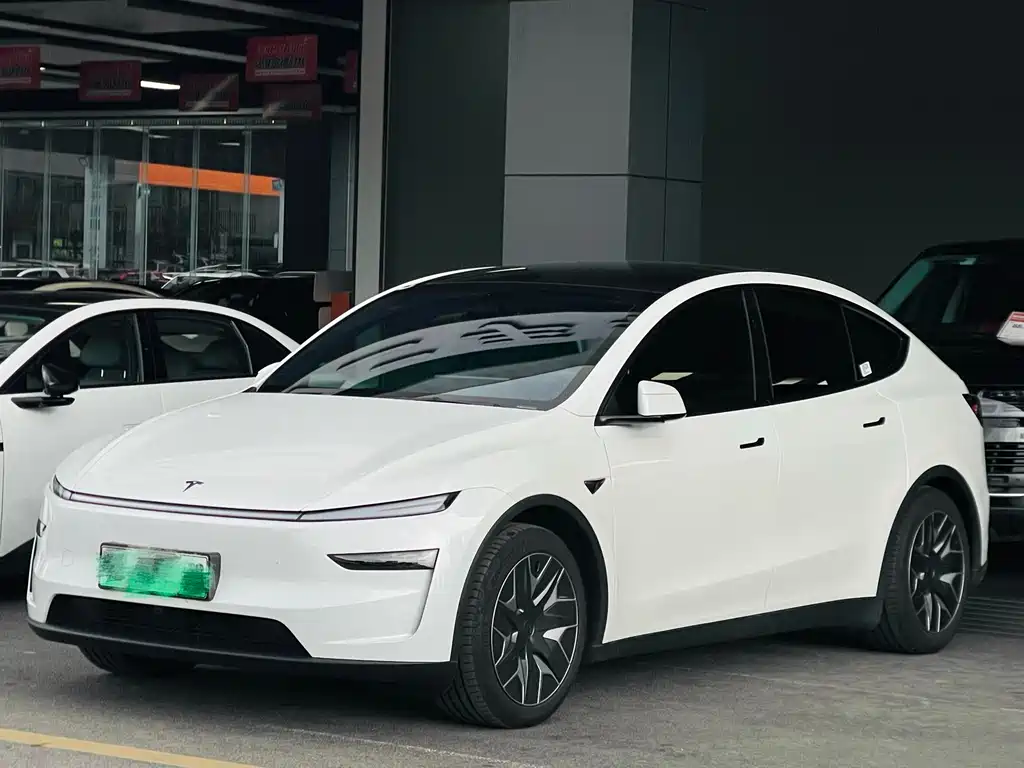 Tesla Model Y L 2025 — фото 1