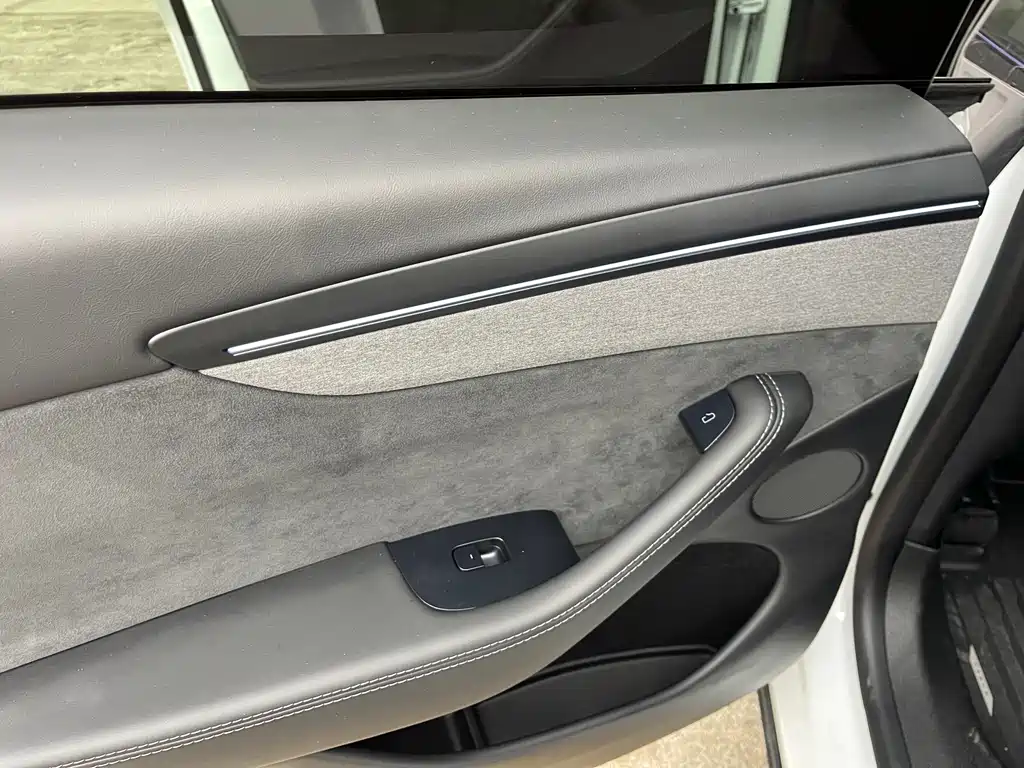 Tesla Model Y L 2025 — фото 15