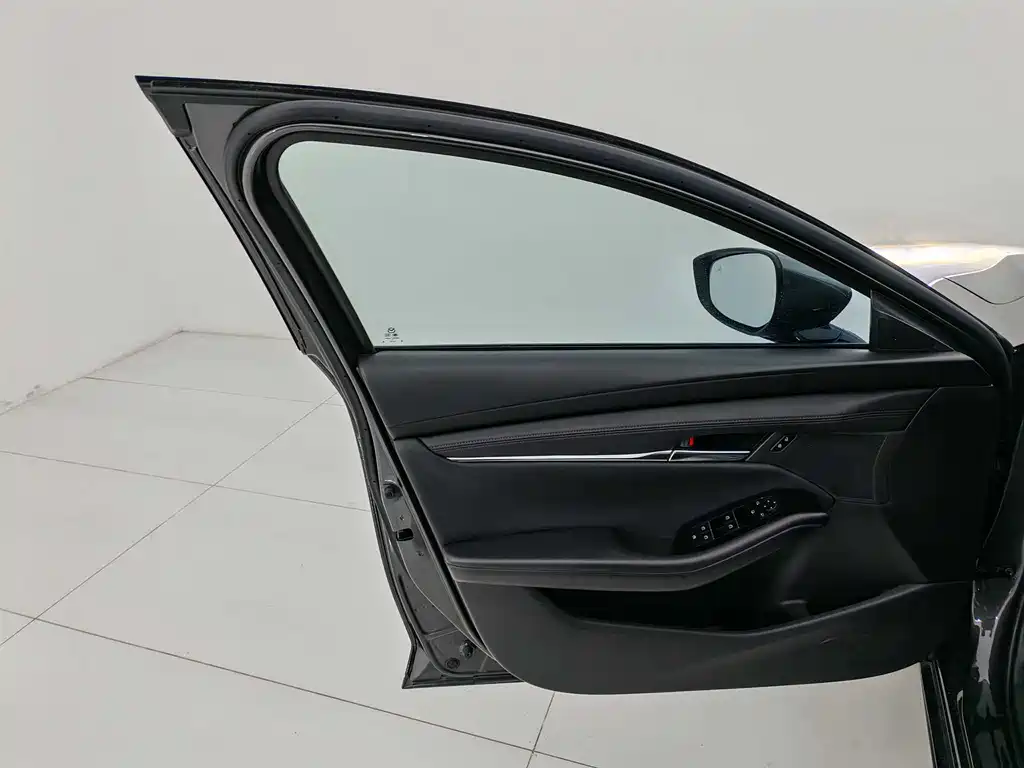 Mazda 3 Axela 2022 — фото 18