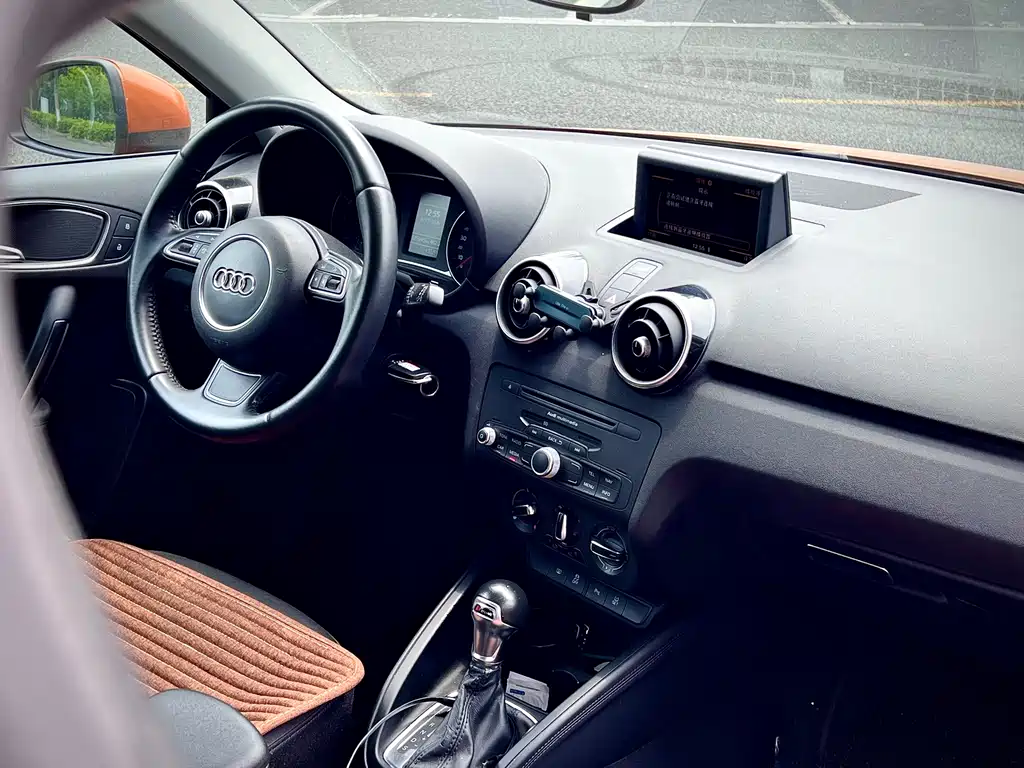 Audi A1 2015 — фото 9