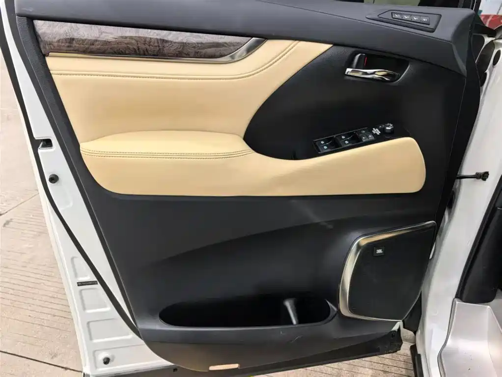 Toyota Alphard 2021 — фото 10