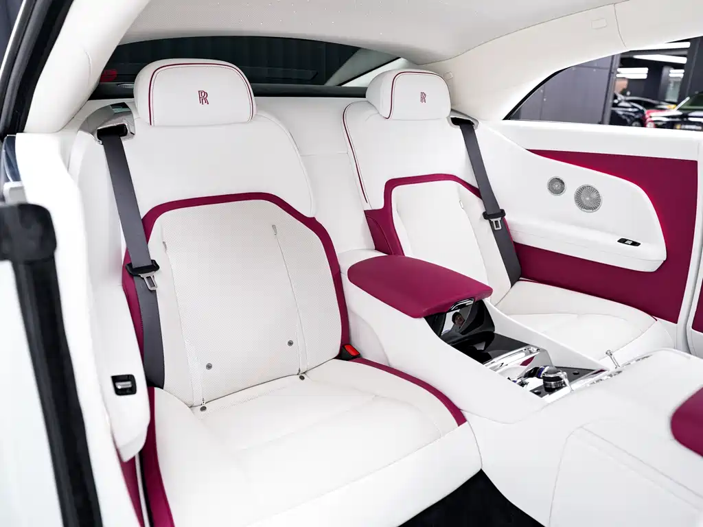 Rolls-Royce Phantom 2025 — фото 20