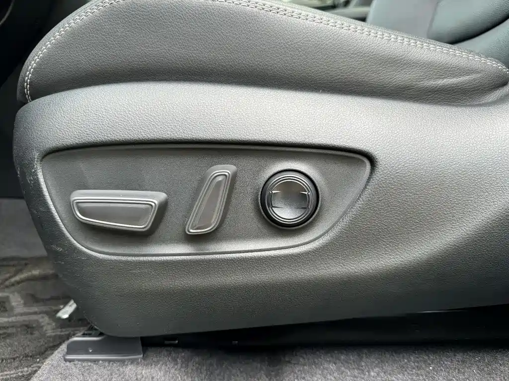 Toyota RAV4 2024 — фото 15